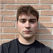 📈 Laureato in Digital Marketing offre lezioni di marketing e comunicazione